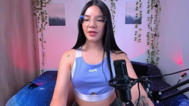 Image 12 of ema_roberts Stream on Chaturbate on 17 months ago