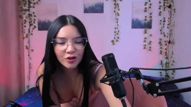 Image 6 of ema_roberts Stream on Chaturbate on 17 months ago