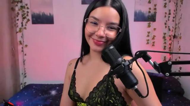 Image 10 of ema_roberts Stream on Chaturbate on 17 months ago