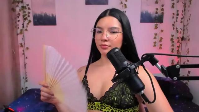 Image 12 of ema_roberts Stream on Chaturbate on 17 months ago