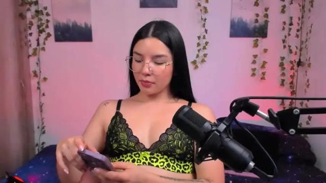 Thumbnail 3, ema_roberts's Stream at Chaturbate, 17 months ago