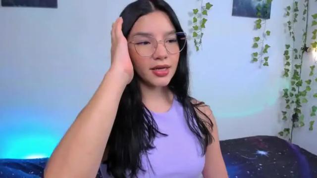 Image 2 of ema_roberts Stream on Chaturbate on 16 months ago