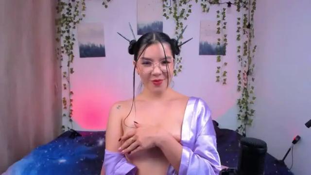 Image 12 of ema_roberts Stream on Chaturbate on 16 months ago