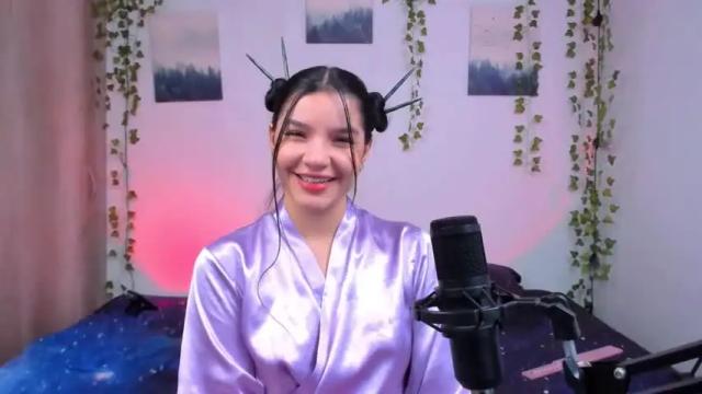 Image 3 of ema_roberts Stream on Chaturbate on 16 months ago