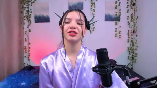 Image 4 of ema_roberts Stream on Chaturbate on 16 months ago