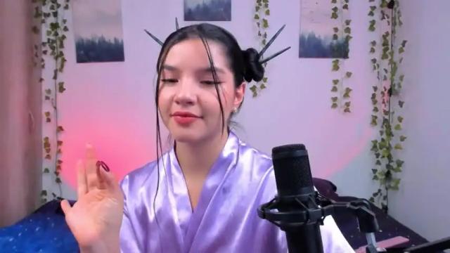 Image 6 of ema_roberts Stream on Chaturbate on 16 months ago