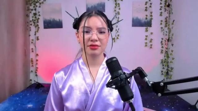 Image 8 of ema_roberts Stream on Chaturbate on 16 months ago