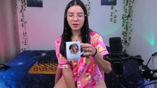 Image 7 of ema_roberts Stream on Chaturbate on 16 months ago