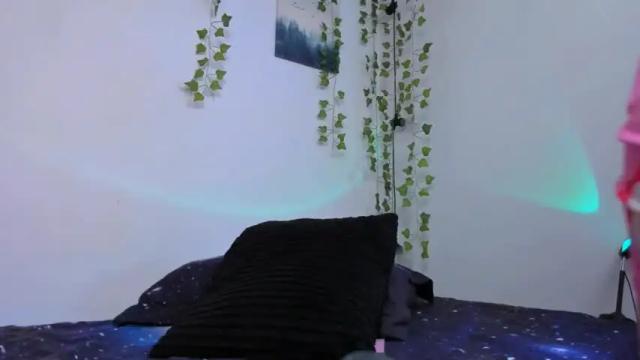 Image 8 of ema_roberts Stream on Chaturbate on 16 months ago