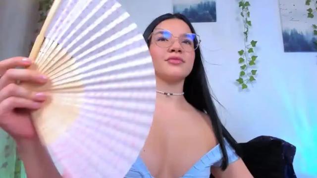 Image 4 of ema_roberts Stream on Chaturbate on 15 months ago