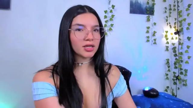 Image 8 of ema_roberts Stream on Chaturbate on 15 months ago