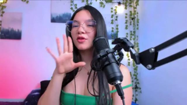 Image 10 of ema_roberts Stream on Chaturbate on 14 months ago