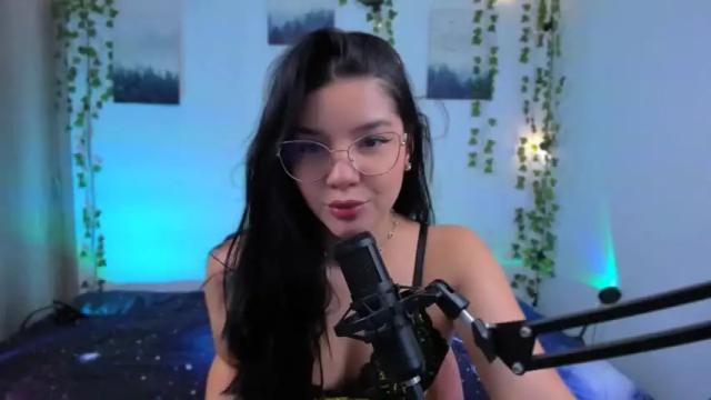 Image 3 of ema_roberts Stream on Chaturbate on 13 months ago