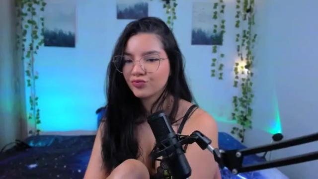 Image 6 of ema_roberts Stream on Chaturbate on 13 months ago