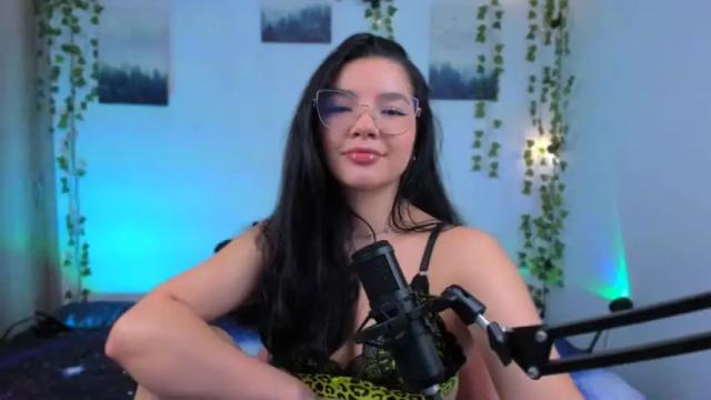 Image 7 of ema_roberts Stream on Chaturbate on 13 months ago