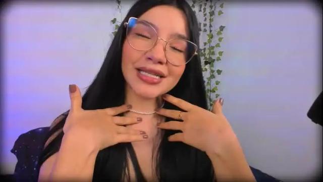 Image 11 of ema_roberts Stream on Chaturbate on 2 months ago