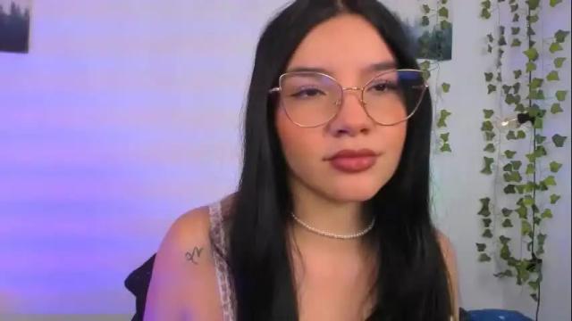 Image 6 of ema_roberts Stream on Chaturbate on 2 months ago