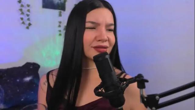 Image 2 of ema_roberts Stream on Chaturbate on 15 days ago