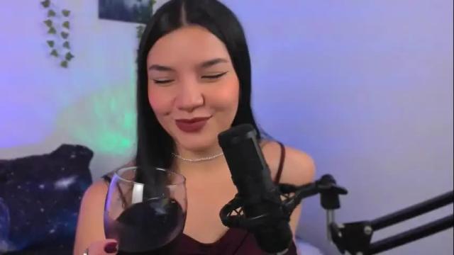 Image 3 of ema_roberts Stream on Chaturbate on 15 days ago