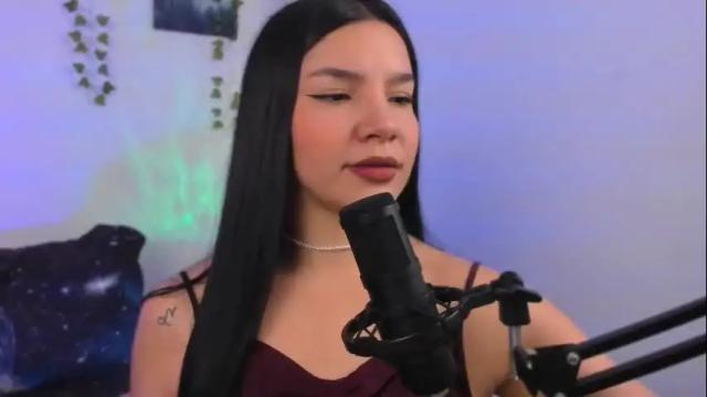 Image 4 of ema_roberts Stream on Chaturbate on 15 days ago