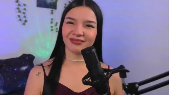 Image 6 of ema_roberts Stream on Chaturbate on 15 days ago