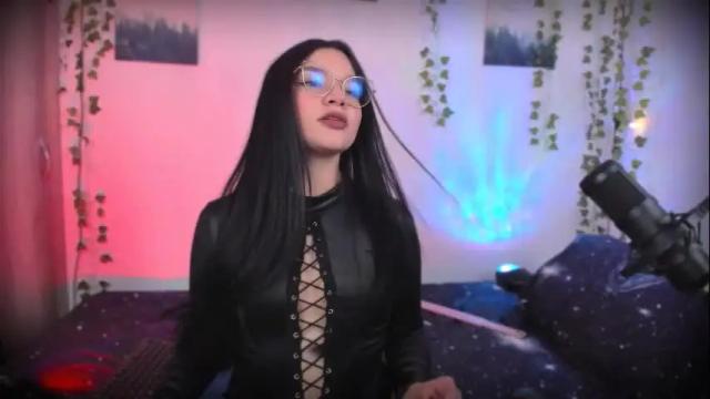 Image 8 of ema_roberts Stream on Chaturbate on 12 days ago