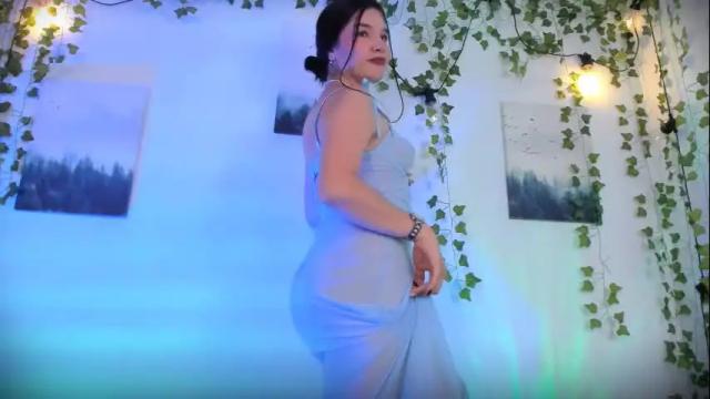 Image 11 of ema_roberts Stream on Chaturbate on 9 days ago