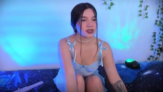 Image 8 of ema_roberts Stream on Chaturbate on 9 days ago