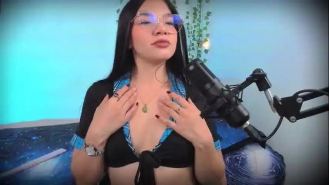 Image 3 of ema_roberts Stream on Chaturbate on 7 days ago