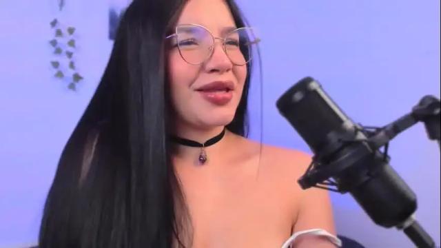 Image 3 of ema_roberts Stream on Chaturbate on 7 months ago