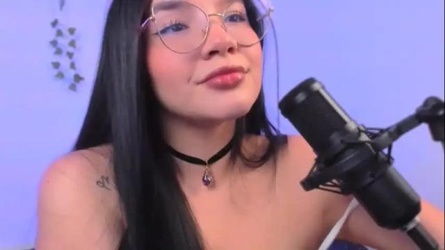 Image 4 of ema_roberts Stream on Chaturbate on 7 months ago