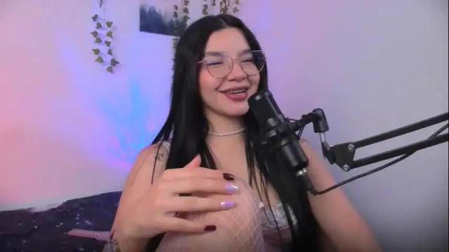 Image 10 of ema_roberts Stream on Chaturbate on 5 days ago