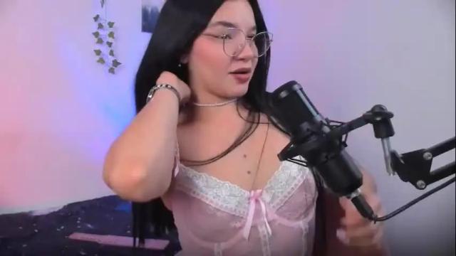 Image 7 of ema_roberts Stream on Chaturbate on 5 days ago