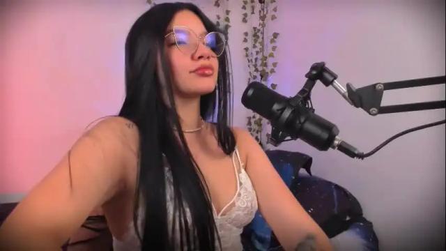 Image 7 of ema_roberts Stream on Chaturbate on 5 hours ago