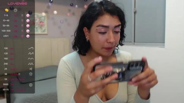 Image 4 of ema_saenz Stream on Chaturbate on 13 months ago