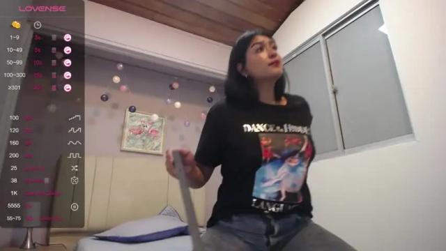 Image 4 of ema_saenz Stream on Chaturbate on 12 months ago