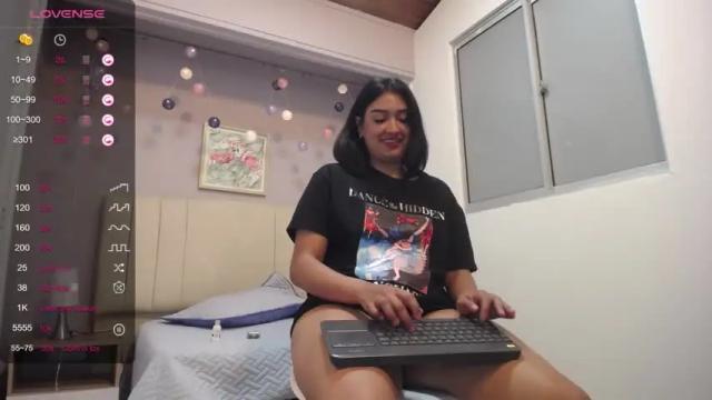 Image 8 of ema_saenz Stream on Chaturbate on 12 months ago
