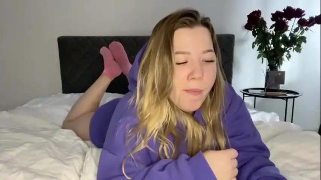 Image 2 of ember_bunny Stream on Chaturbate on 1 month ago
