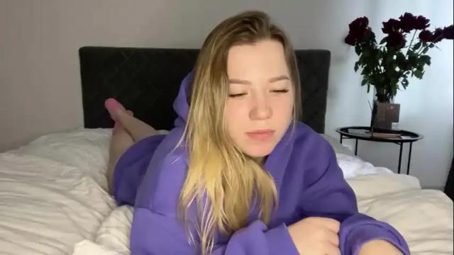 Image 8 of ember_bunny Stream on Chaturbate on 1 month ago