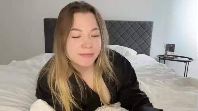 Image 12 of ember_bunny Stream on Chaturbate on 1 month ago