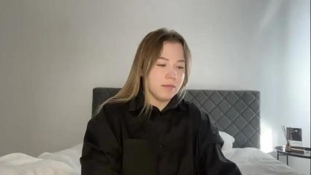 Image 2 of ember_bunny Stream on Chaturbate on 1 month ago
