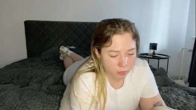 Image 11 of ember_bunny Stream on Chaturbate on 1 month ago