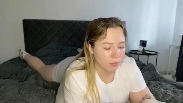 Image 12 of ember_bunny Stream on Chaturbate on 1 month ago