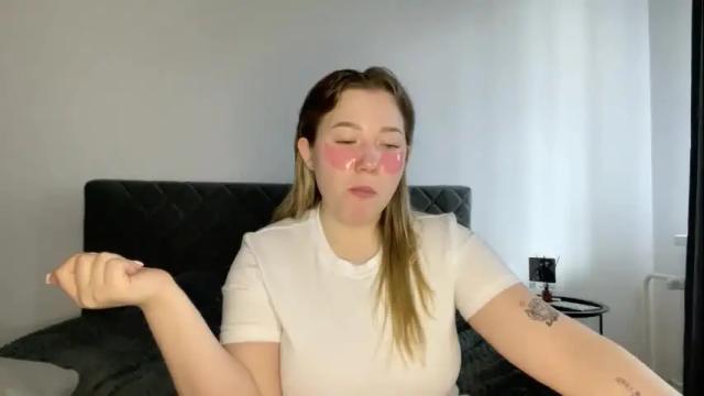 Image 6 of ember_bunny Stream on Chaturbate on 1 month ago
