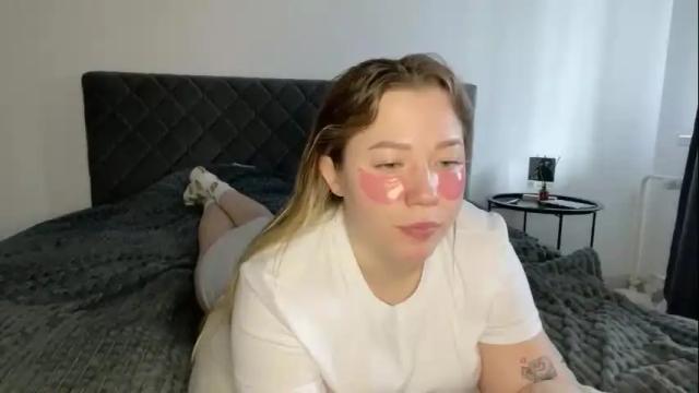 Image 8 of ember_bunny Stream on Chaturbate on 1 month ago