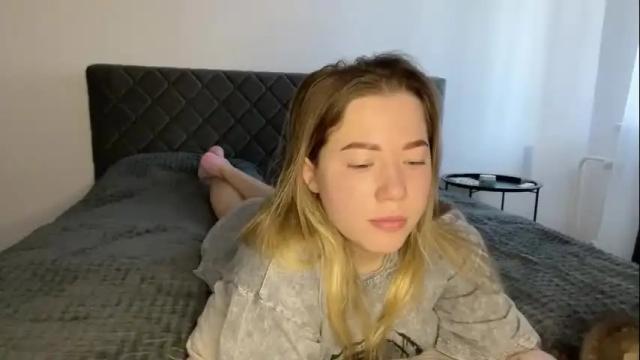Image 4 of ember_bunny Stream on Chaturbate on 1 month ago