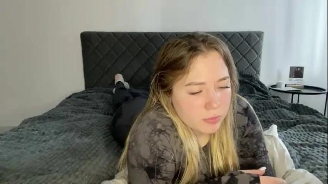 Image 3 of ember_bunny Stream on Chaturbate on 1 month ago