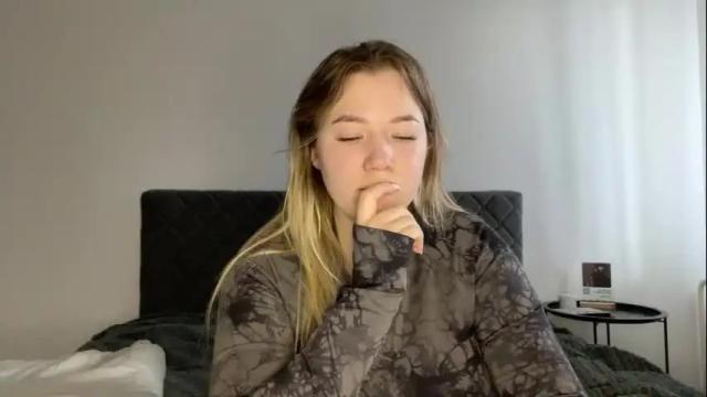 Image 7 of ember_bunny Stream on Chaturbate on 1 month ago