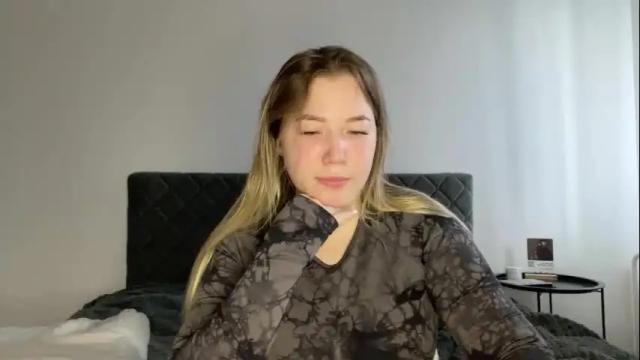Image 8 of ember_bunny Stream on Chaturbate on 1 month ago