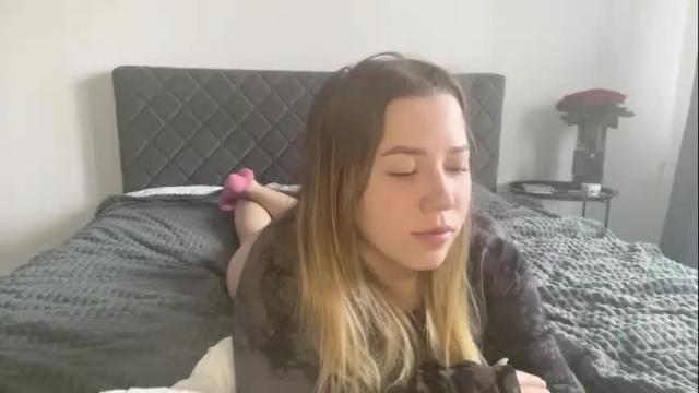 Image 6 of ember_bunny Stream on Chaturbate on 25 days ago